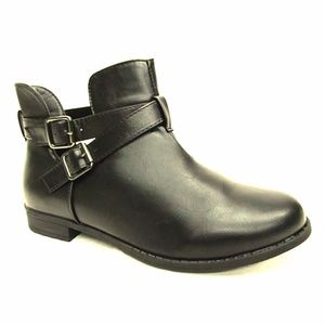 NIB Black Ankle Booties Strappy Chic sz 5.5